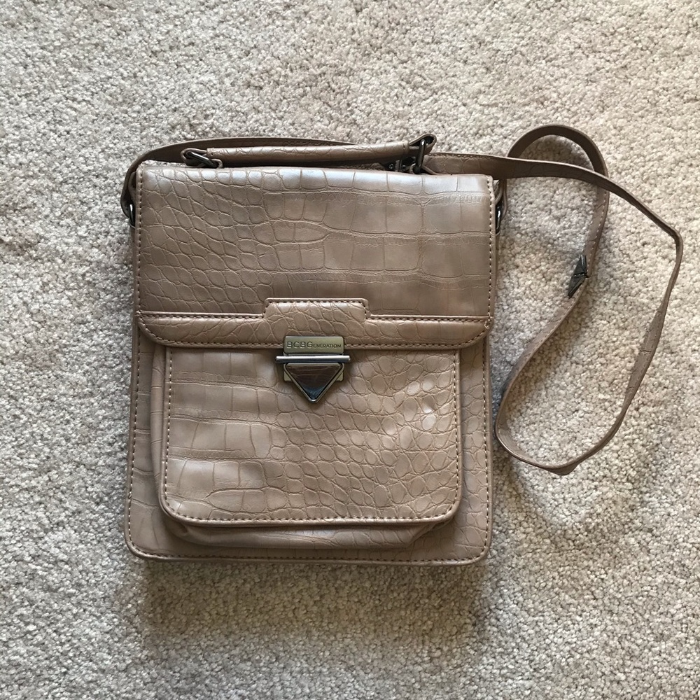 ⭐️4 for$20⭐️Taupe BCBGeneration purse